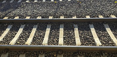 PKP Intercity: odwołania lub opóźnienia pociągów z powodu oblodzenia sieci trakcyj