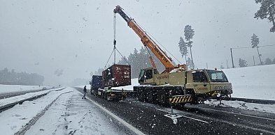 Olsztynek: Utrudnienia na S7 po nocnym pożarze naczepy samochodu ciężarowego