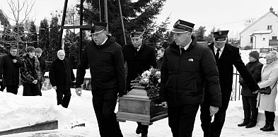 Strażacka asysta i tłumy mieszkańców. Ostatnie pożegnanie druha Jana Erdmanna