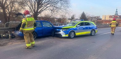 Nowe Miasto Lubawskie: Zderzenie golfa z radiowozem. Trzy osoby poszkodowane