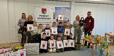 Stare Jabłonki: Przedszkolaki przygotowały kartki świąteczne dla samotnych