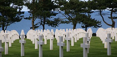 Zdjęcia na grób i wazony do spójnej aranżacji pomnika