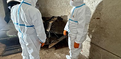 W krypcie kanoników w katedrze we Fromborku odnaleziono jedwabne ornaty i poduszki