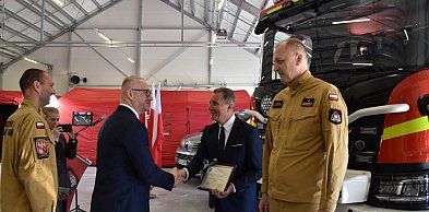 Morąg: Nowa hala, samochód i sprzęt dla strażaków z KP PSP