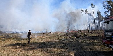 Ruciane-Nida: Duży pożar lasu. W akcji samoloty i śmigłowiec