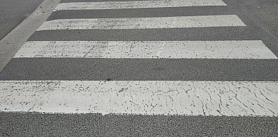 Ostróda: Niebezpieczne wyprzedzanie przez kierowcę BMW na pasach