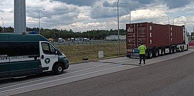Olsztynek: Gigantycznie przeładowana ciężarówka zatrzymana na S7