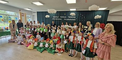 Roztańczone przedszkolaki opanowały Stare Jabłonki. Było kolorowo, radośnie
