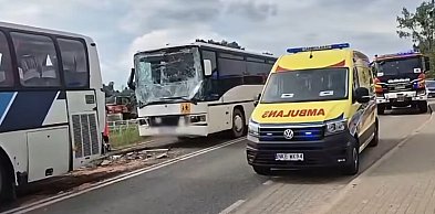 Zderzenie dwóch autokarów z dziećmi pod Kętrzynem. Jedna osoba trafiła do szpitala