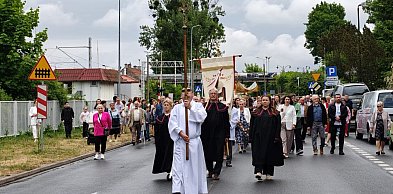 Ostróda: Tłumy wiernych na procesjach Bożego Ciała w Ostródzie