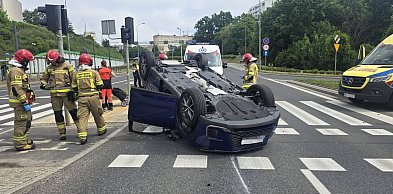 Olsztyn: Lexus wjechał na czerwonym świetle i zderzył się z Peugeotem