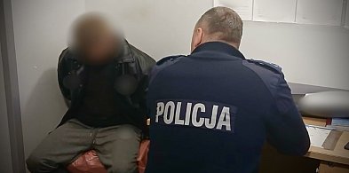 Nietrzeźwy podjechał na stację paliw. Gdy zobaczył policję, zaczął...-103914