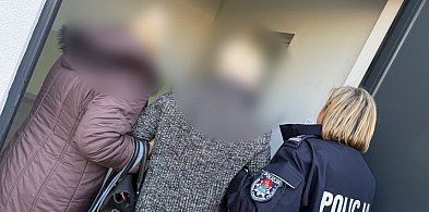 Kobieta zasłabła na cmentarzu w Ostródzie, przewróciła się i uderzyła o pomnik-104372