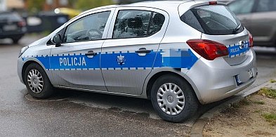 Ostróda: Samochód najechał na 2 osoby przy ul. Grunwaldzkiej. Trafiły do szpitala-104741