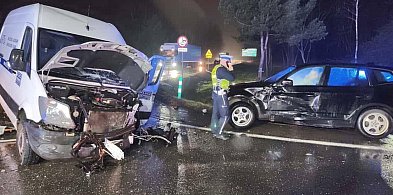 Ostróda: Zderzenie 4 aut na krajowej 16-stce. 3 osoby w szpitalu-104777