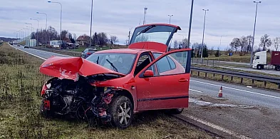 Liksajny: Samochód uderzył w bariery na ekspresowej S7-106093