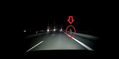 Jechał rowerem ekspresową siódemką. Było całkiem ciemno...-106642