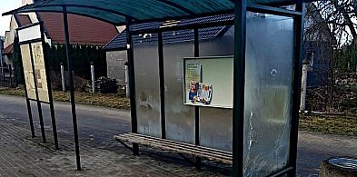 Iława: 11 i 14-latek niszczyli przystanek autobusowy bo zdenerwowali się na