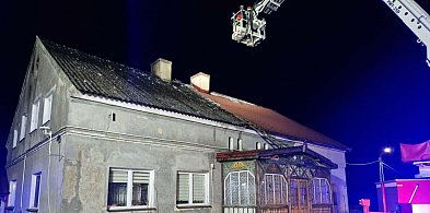 Mostkowo: Nocny pożar domu wielorodzinnego w gm. Łukta [FOTO]