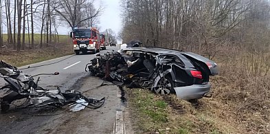 Tragiczny wypadek w regionie, nie żyje kierowca audi