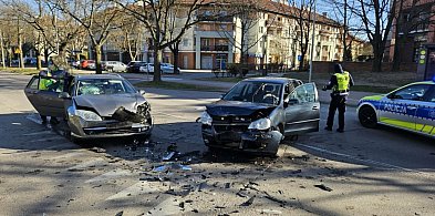 Ostróda: Zderzenie na skrzyżowaniu Chrobrego i Zawiszy Czarnego.