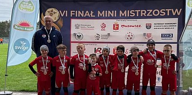 Młode Sokoły w finale! Skrzaty z Ostródy zagrają na stadionie Legii