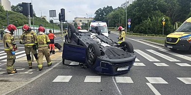Olsztyn: Lexus wjechał na czerwonym świetle i zderzył się z Peugeotem