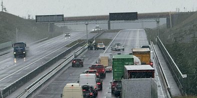 Ostróda: BMW uderzyło w bariery na ekspresowej siódemce. Droga była zablokowana