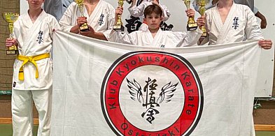 Młodzi karatecy z Ostródy podbili Austrię! Medale i sukcesy na Austrian Open!