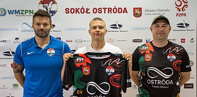Ostróda: Wychowanek zostaje w Sokole. Bartłomiej Paluszek podpisał nową umowę