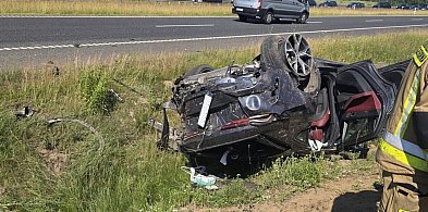 Lutek: Dachowanie BMW na trasie S7 pod Olsztynkiem. Pięć osób w szpitalu