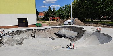 Ostróda: Coraz bliżej końca prac przy budowie długo wyczekiwanego skateparku