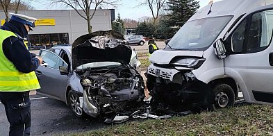 Ostróda: Wypadek na ul. Grunwaldzkiej! 3 osoby w szpita-104861