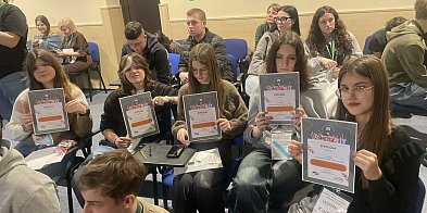 Uczennice ze szkoły w Durągu na konferencji wolontariuszy w Warszawie-105636