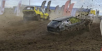 Ostróda: Wyścigi samochodowych wraków wróciły! W szczytnym celu zbierano...