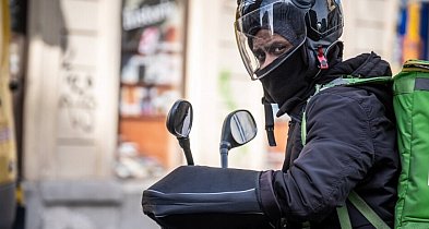 Pracodawcy RP: cudzoziemcy wykonują prace, których nie chcą Polacy-104027