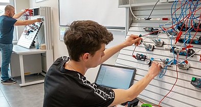 Zawód przyszłości w Ostródzie. Mechatronik to kierunek dla ambitnych