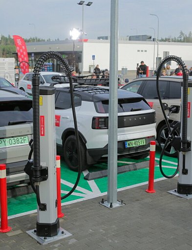 Zasięg i cena to największe bariery w zakupie samochodu elektrycznego-105700