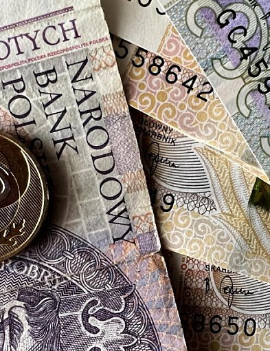 Badanie: blisko połowa Polaków ma zamiar wydać na święta mniej niż rok temu-105774