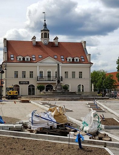 Ostróda: Plac Tysiąclecia zmienia swoje oblicze. Widać już pierwsze efekty