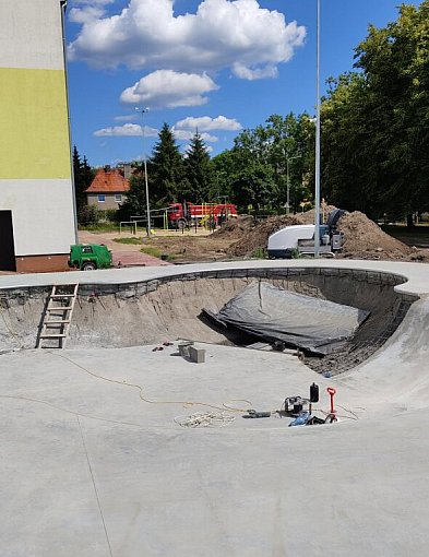 Ostróda: Coraz bliżej końca prac przy budowie długo wyczekiwanego skateparku