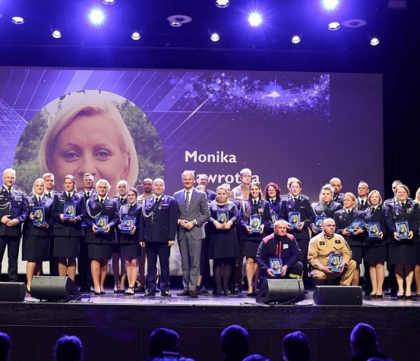 Opiekunowie Młodzieżowych Drużyn Pożarniczych z powiatu wyróżnieni-103472