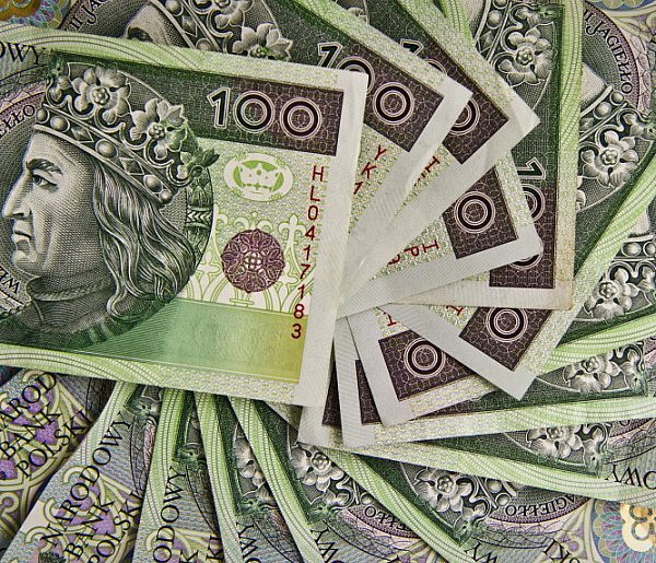 Polacy oszczędzają przede wszystkim na niespodziewane w - 104316