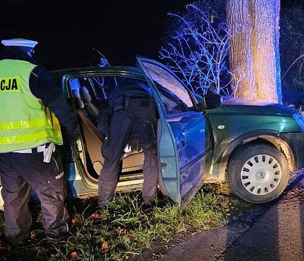 Miał ponad 3,7 promila i jechał bez prawa jazdy. Zatrzymali go policjanci-104567