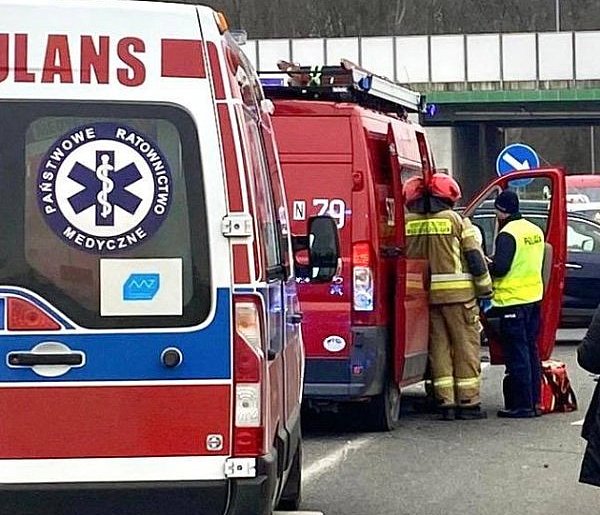 Małdyty: 1 osoba w szpitalu po zderzeniu toyoty i dacii-105093