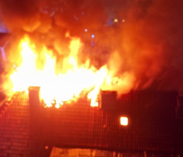 Elbląg: Nocny pożar dachu w budynku Szpitala Miejskiego!-105171