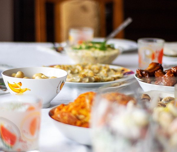 Polacy znów sięgną głębiej do kieszeni. Tyle wydają na świąteczne jedzenie-105854