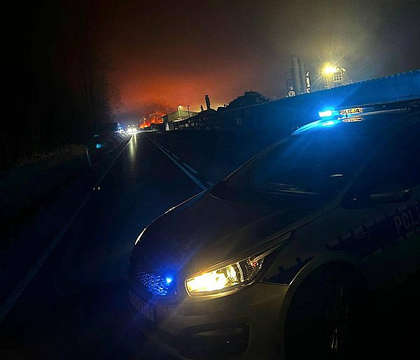 Ostróda: Duży pożar na złomowisku przy ul. 11 Listopada