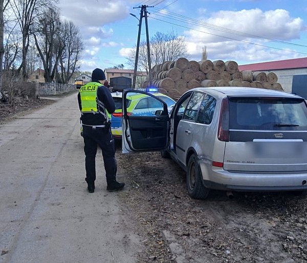 Szyldak: Policyjny pościg za 22-latką. W aucie poszukiwany mężczyzna