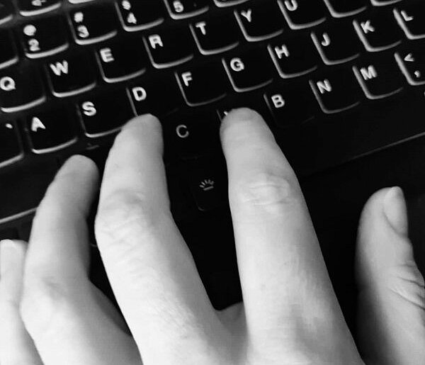 Ostróda: Inwestycja w akcje okazała się oszustwem. Strata - 3 tys. zł